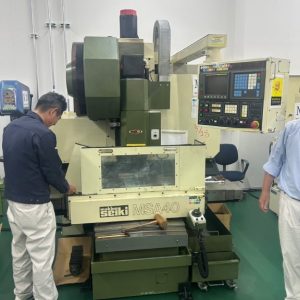 Máy phay MAKINO MSA40-30